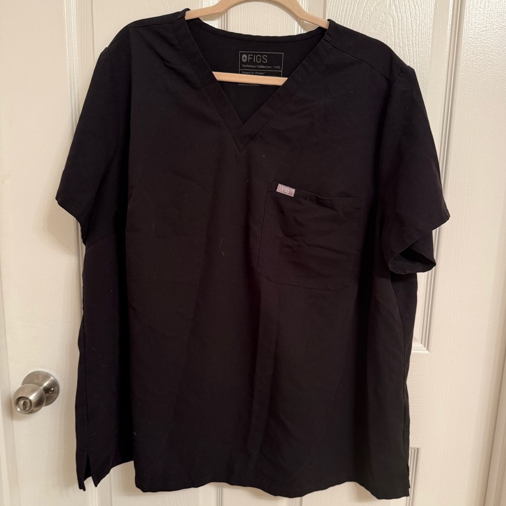 FIGS Women’s Catarina Black Scrub Top 4XL